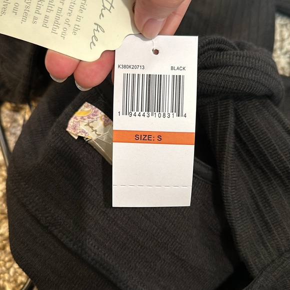 NWT BAND OF THE FREE BOG BLACK CROP TOP RIBBED KNIT LONG SLEEVES TIE - Picture 10 of 10